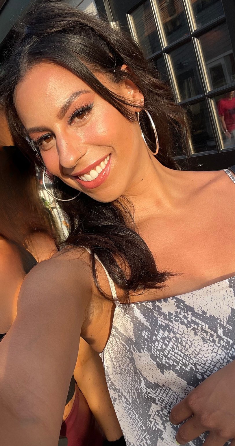 UGC Creator Janyl Ventura with a smile, natural makeup and glowing skin